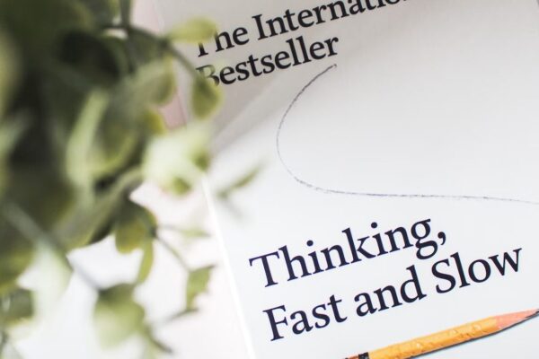 Tư duy nhanh và chậm
